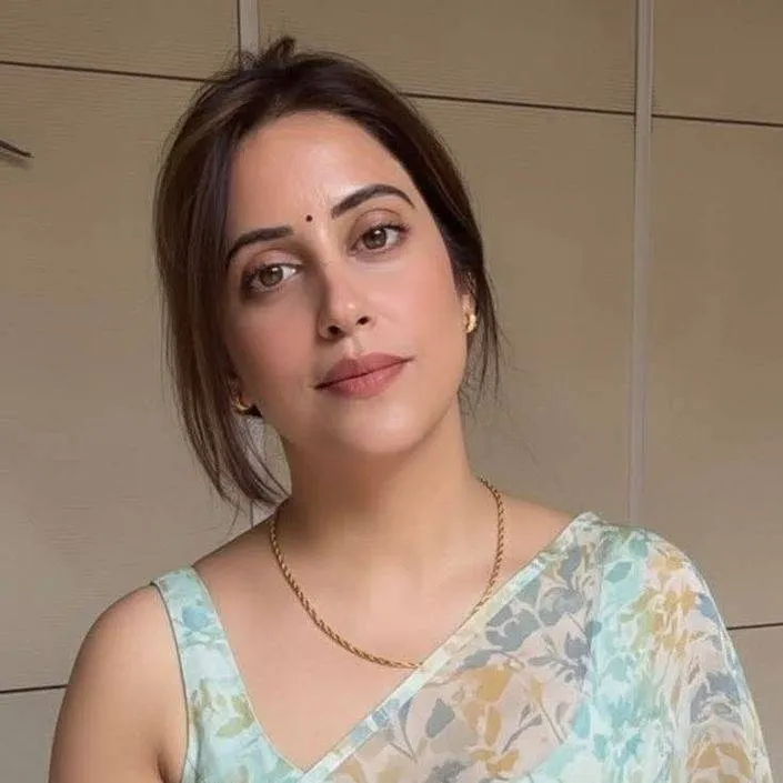 chat with ai character: Samira bhabhi 
