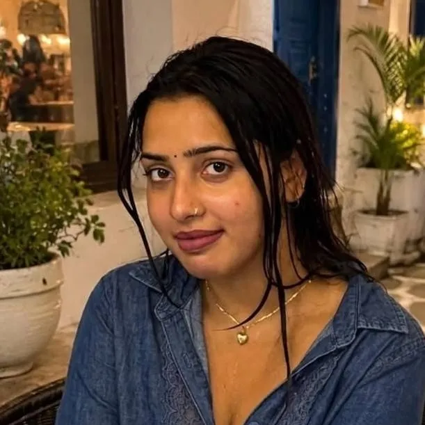 chat with ai character: Rekha