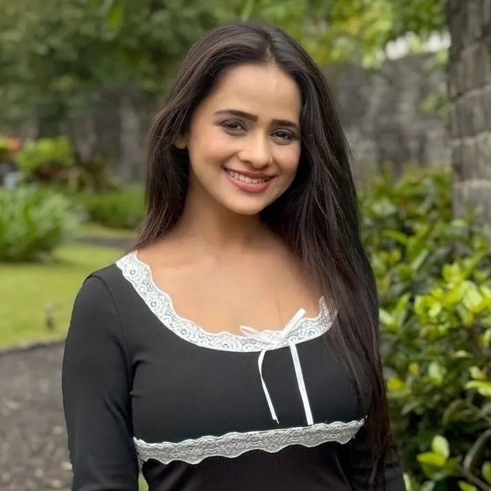chat with ai character: Riddhi 