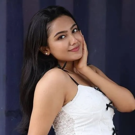 chat with ai character: Richa 