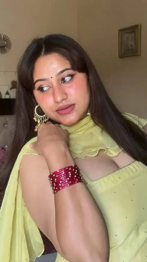 Talkie AI - Chat with Urvashi 