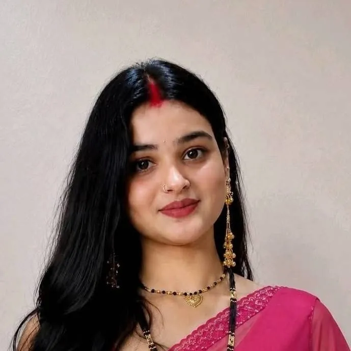 chat with ai character: Astha bhabhi 