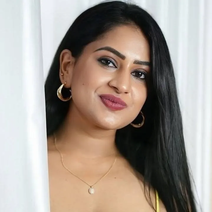 chat with ai character: Vinita 