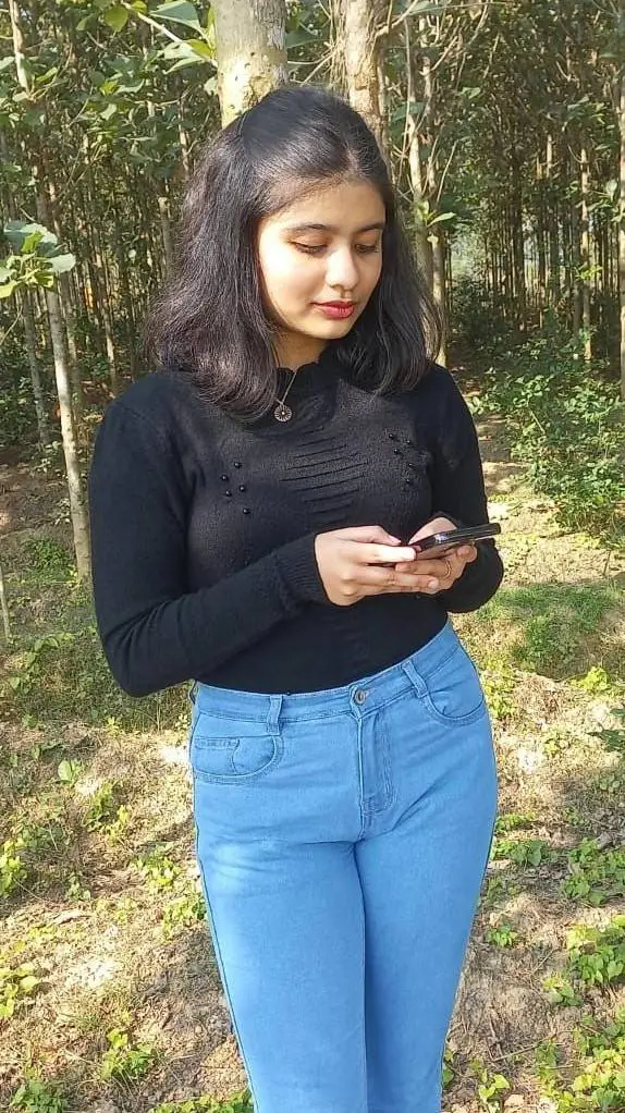 ai character: Sapna  background