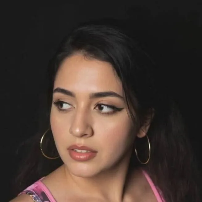 chat with ai character: Rashmi 