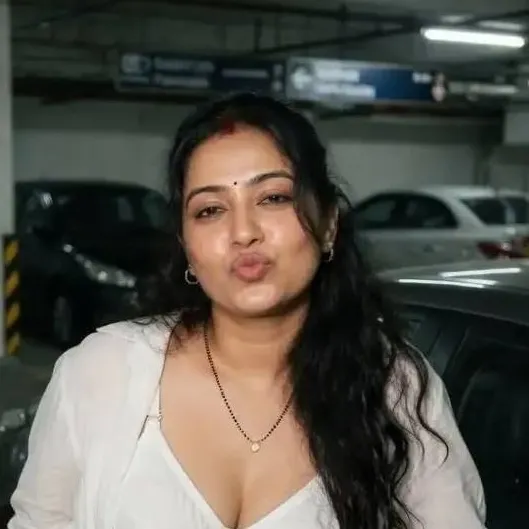 chat with ai character: Sejal 