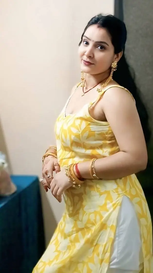 ai character: Vandana  background