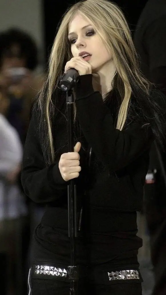 ai character: Avril Lavigne  background