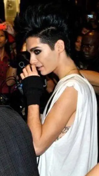 ai character: Bill Kaulitz  background