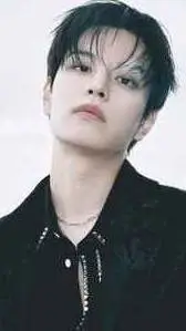 ai character: 𝖘𝖊𝖚𝖓𝖌𝖒𝖎𝖓 background