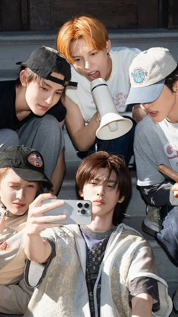 ai character: cortis ✨ background