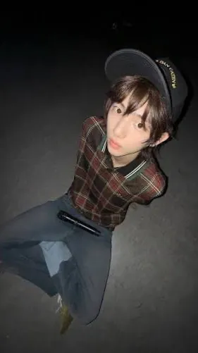 ai character: Juhoon background