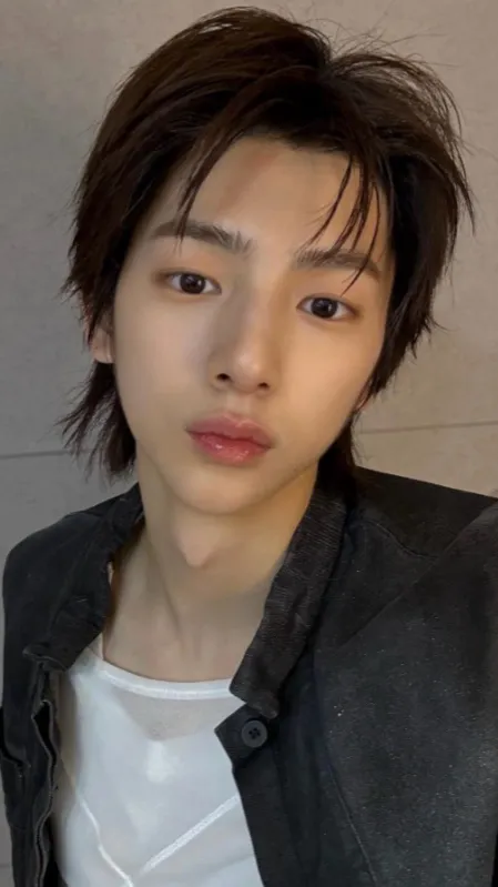 ai character: Juhoon  background