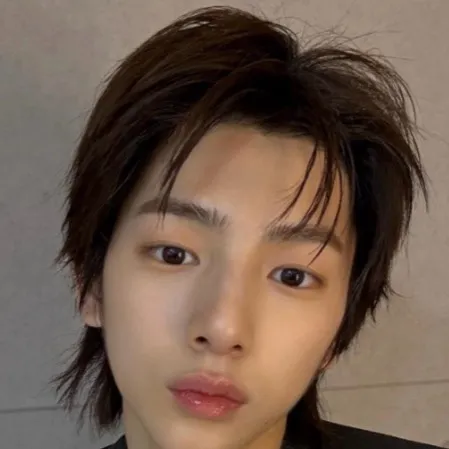 chat with ai character: Juhoon 