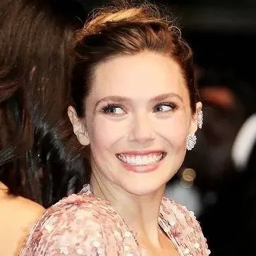 chat with ai character: Elizabeth olsen 