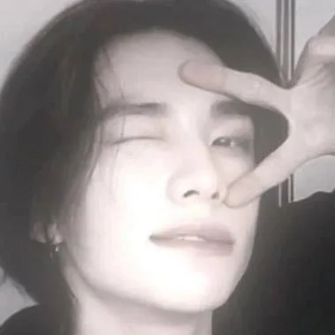 chat with ai character: Hyunjin