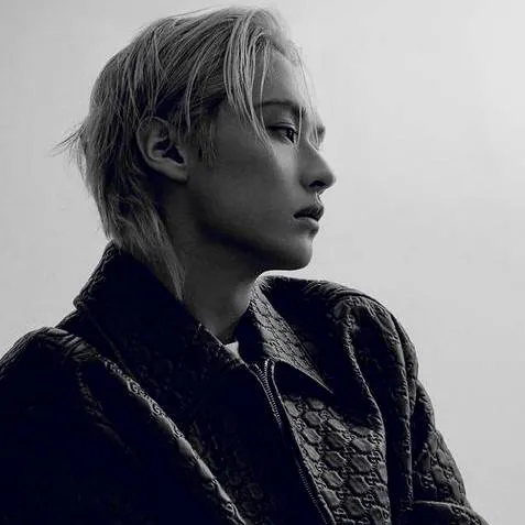 chat with ai character: Lee know
