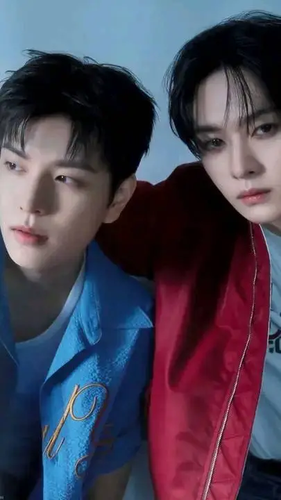ai character: Seungmin y Minho 💞 background