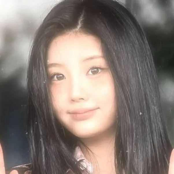 chat with ai character: Wonhee from illit