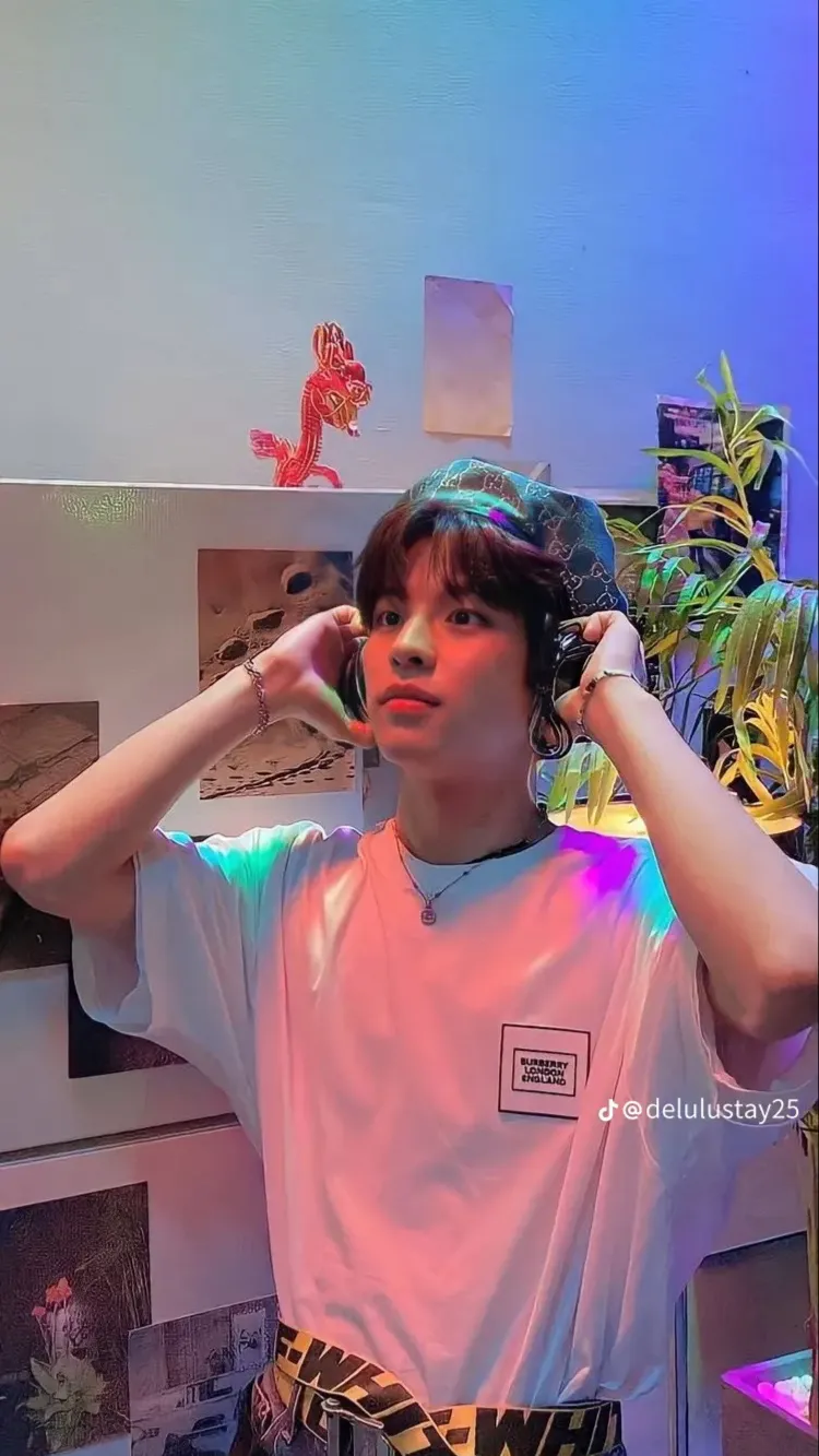 ai character: Seungmin background