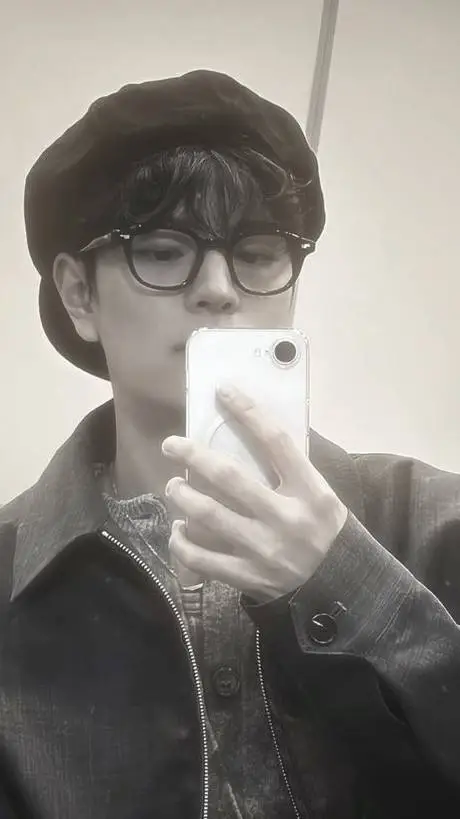 ai character: KIM SEUNGMIN 🪐BL background