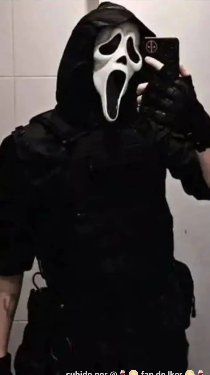 ai character: 🍷🌕Scream🌕🍷 background