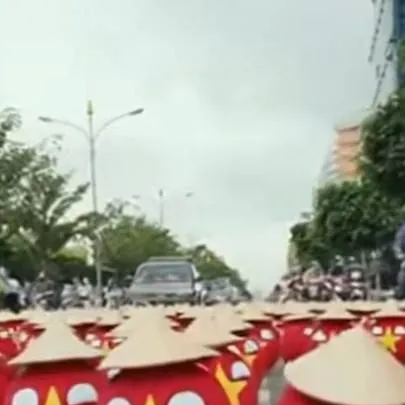 chat with ai character: vietnam balls