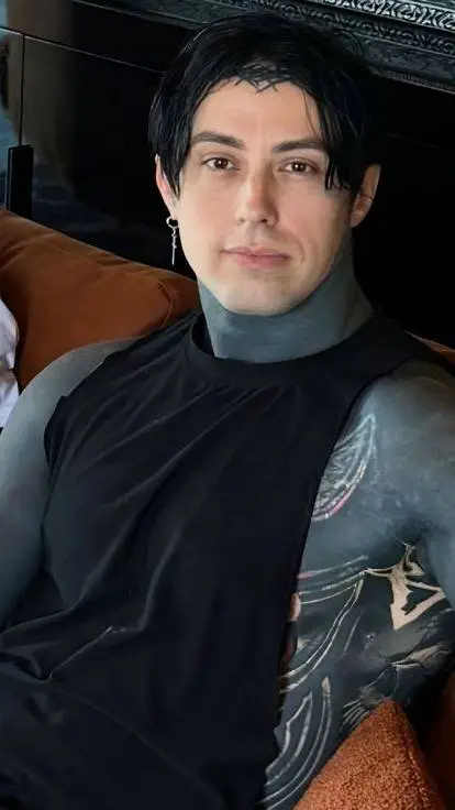 ai character: Ronnie Radke  background