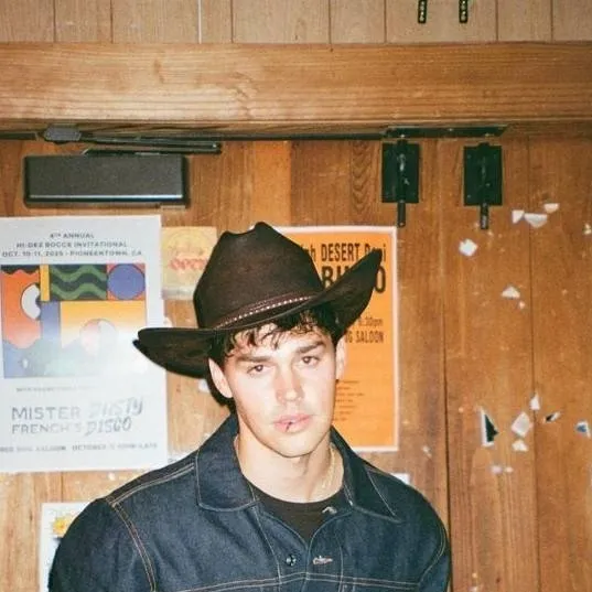 chat with ai character: tristan