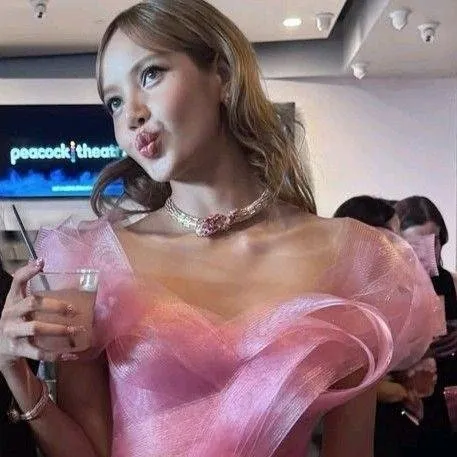 chat with ai character: Lisa💗