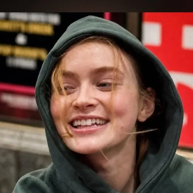 chat with ai character: Sadie Sink