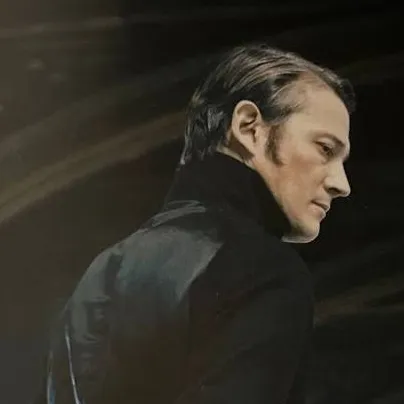 chat with ai character: Alexander C.B.