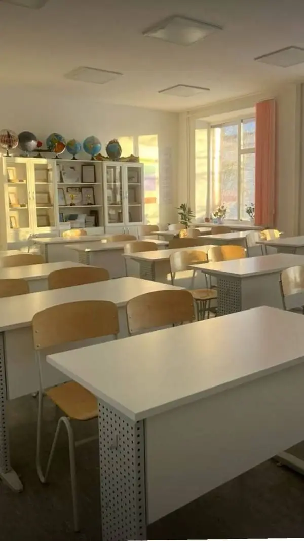 ai character: Classroom 1v1× background