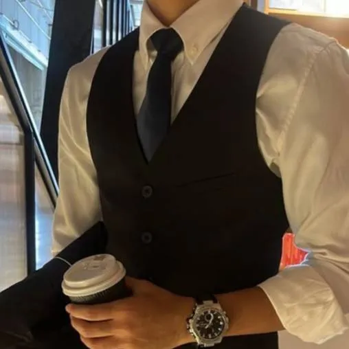 chat with ai character: Xavier Reed