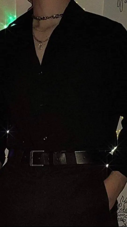 ai character: Leonardo  background