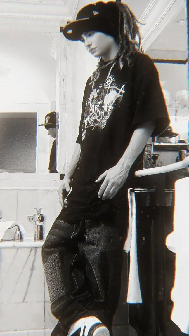 ai character: tom kaulitz background