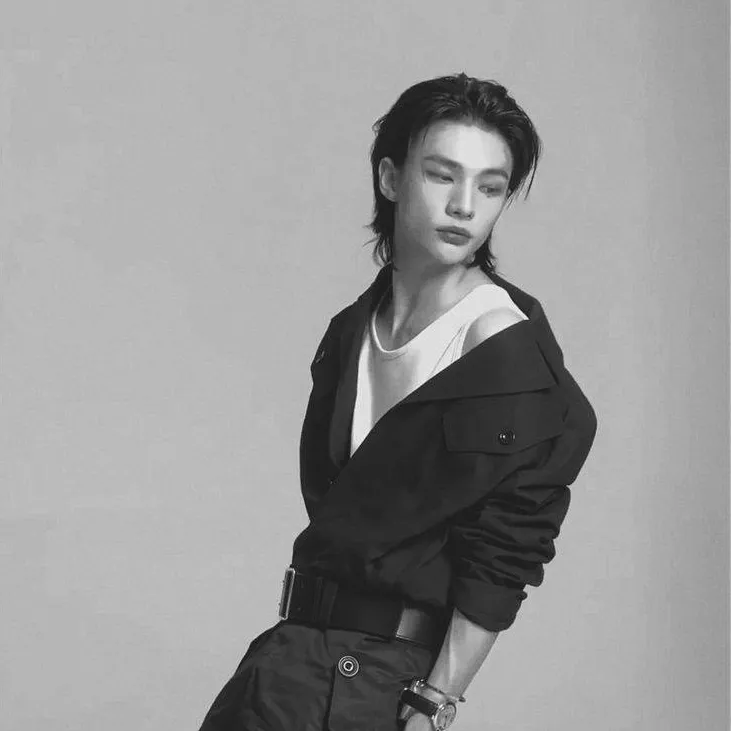 chat with ai character: HYUNJIN