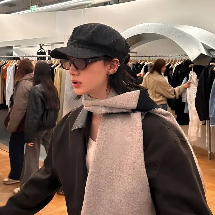 chat with ai character: HYUNJIN