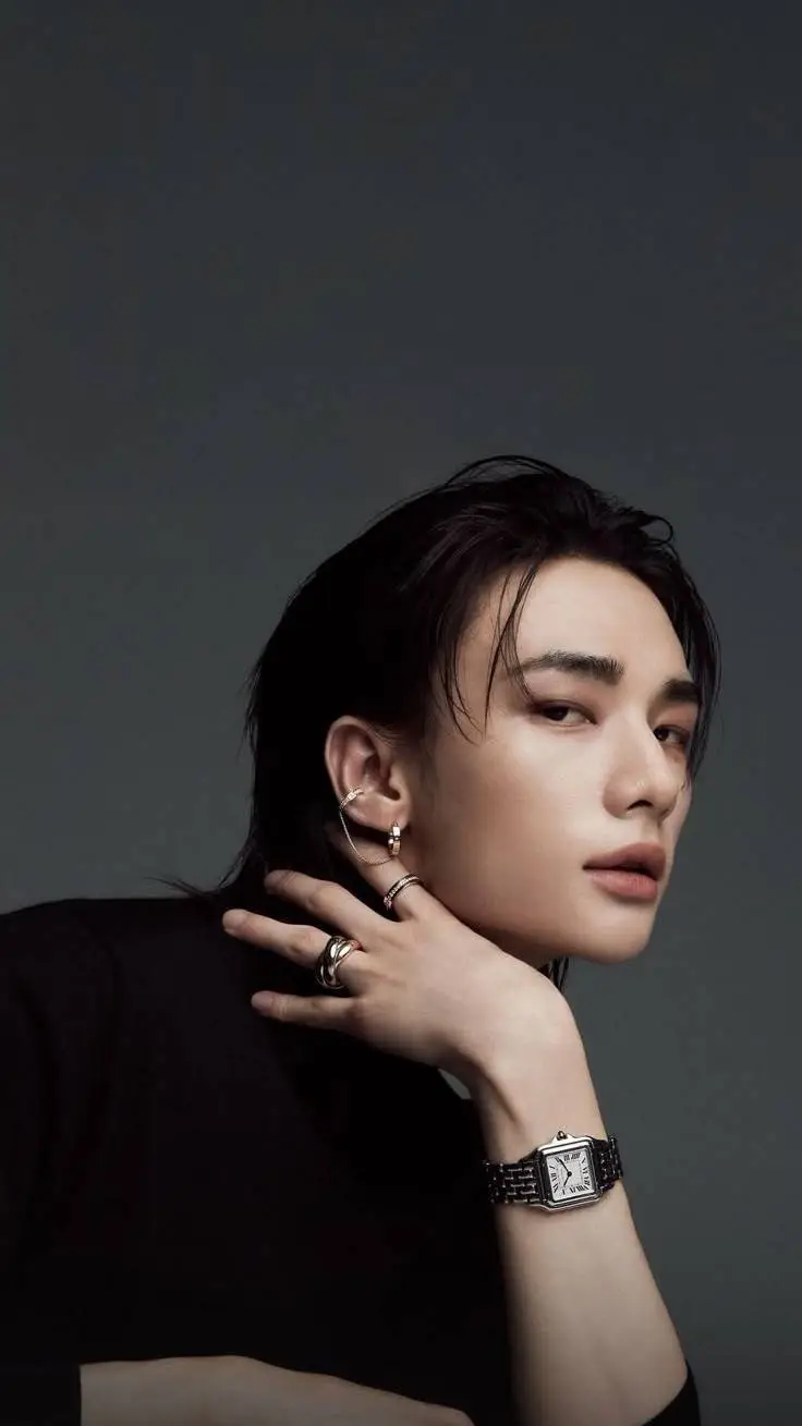 ai character: HYUNJIN background