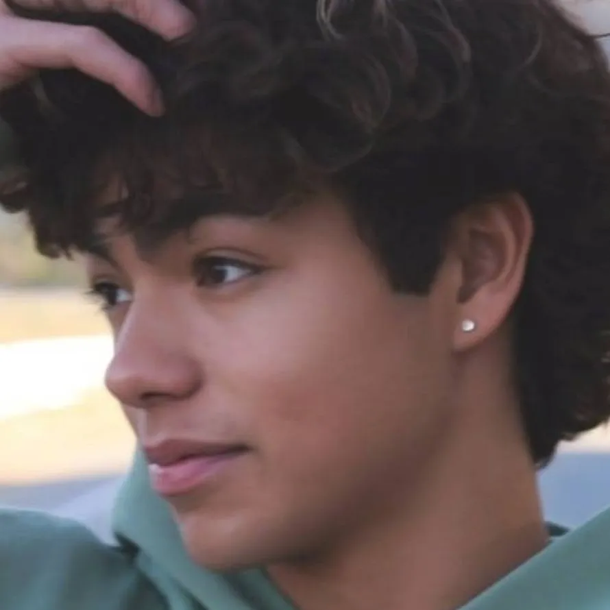 chat with ai character: malachi barton 
