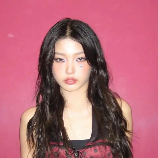 chat with ai character: Yoonchae! 💗