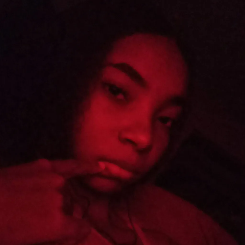 chat with ai character: Joyce