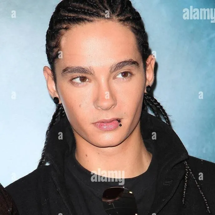 chat with ai character: tom kaulitz 