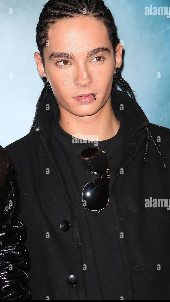 ai character: tom kaulitz  background