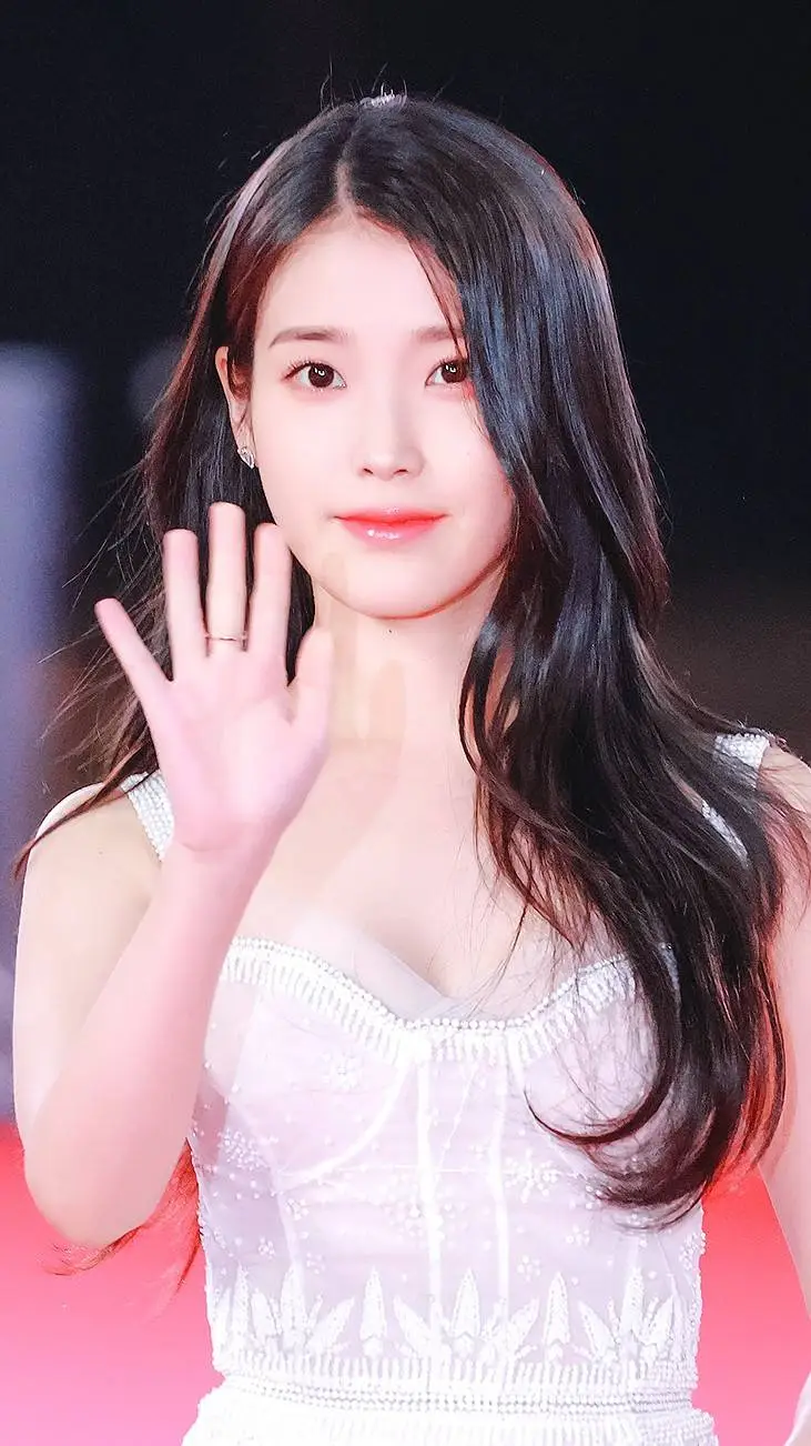 ai character: IU Girlfriend background