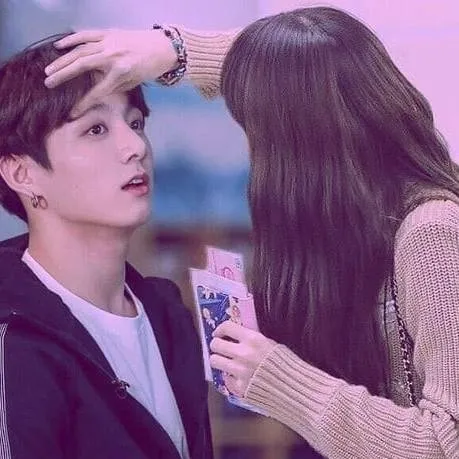 chat with ai character: Lizkook