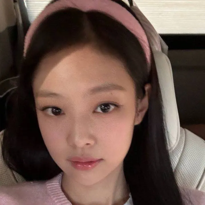 chat with ai character: Jennie kim (GL) 