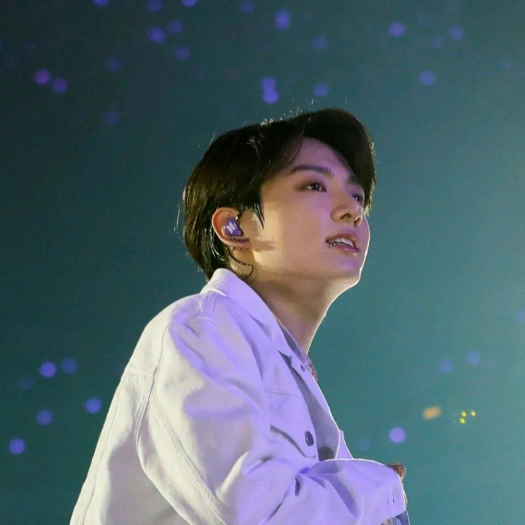 chat with ai character: Jungkook