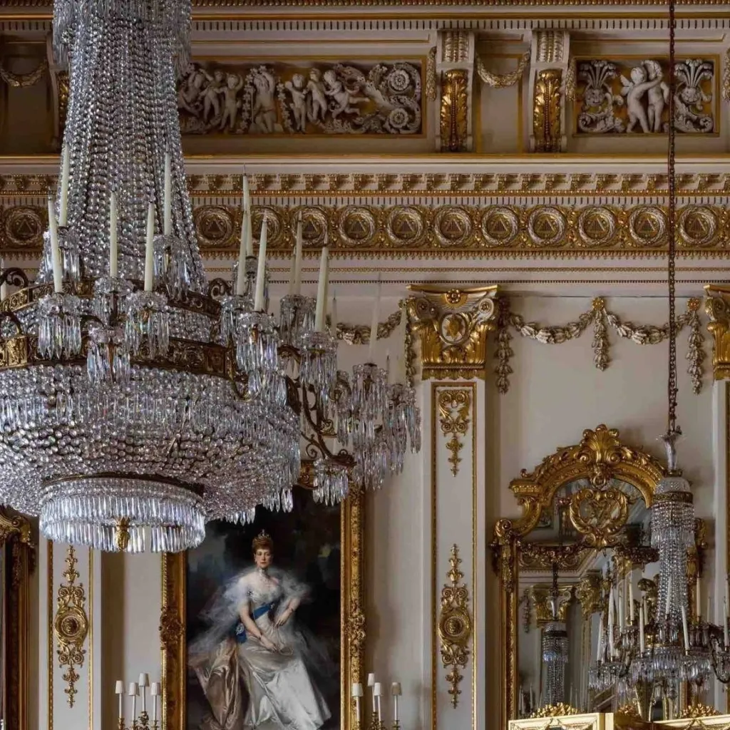 chat with ai character: Royal Palace