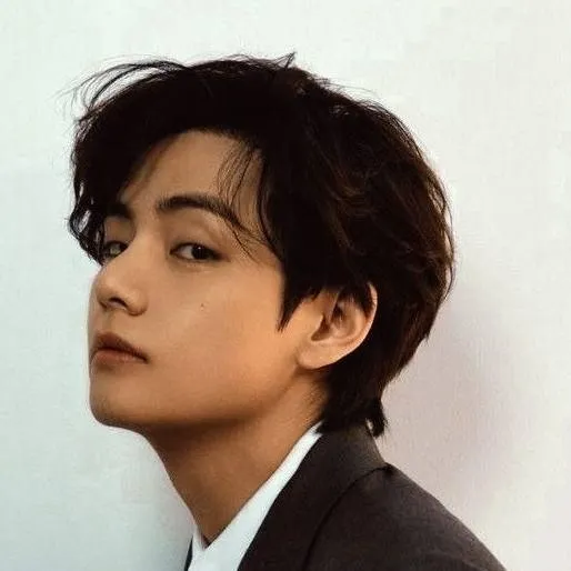 chat with ai character: Kim Taehyung